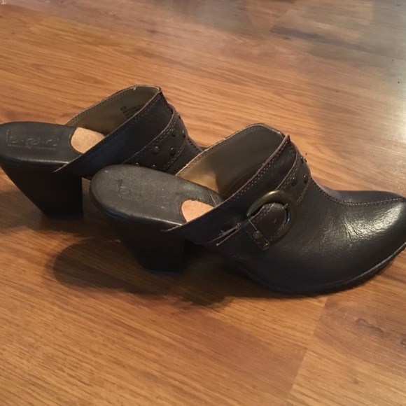 Ladies dark brown heeled clog by b.o.c. Size 8 - Picture 4 of 4